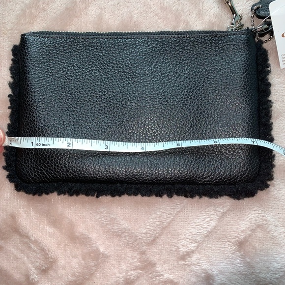 •Beautiful• Coach Large Leather Wristlet  Fur Trim - Picture 3 of 6